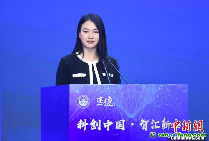 中國(guó)新聞社浙江分社黨委書(shū)記、總編輯柴燕菲現(xiàn)場(chǎng)點(diǎn)評(píng)。王剛 攝